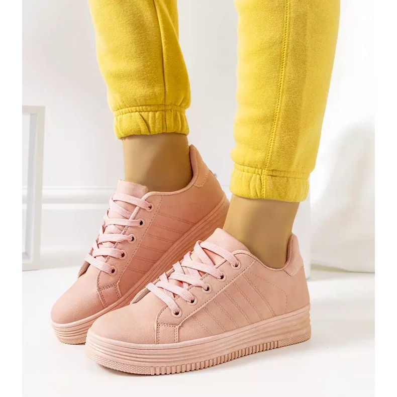 Ténis cor-de-rosa na plataforma Leonor 2