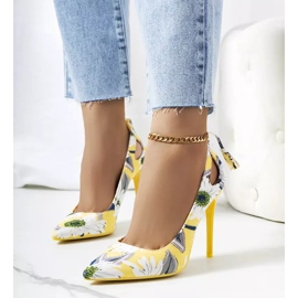 Salto alto amarelo com padrão floral Jalisa multicolorido 1