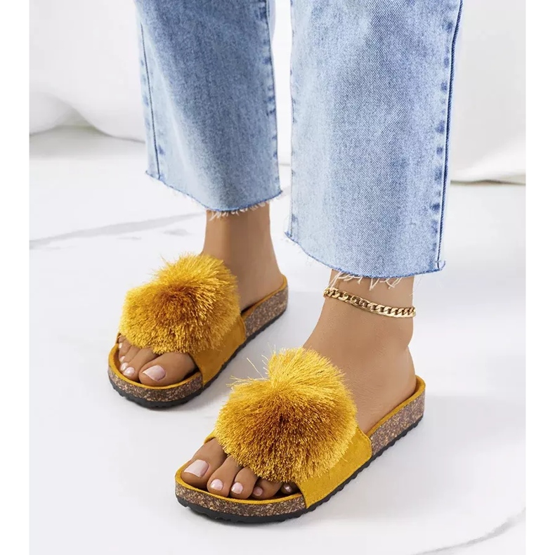 Chinelos amarelos na sola de cortiça Rett 2