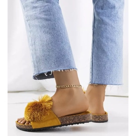 Chinelos amarelos na sola de cortiça Rett 1