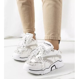 Tênis branco da Adavale 1