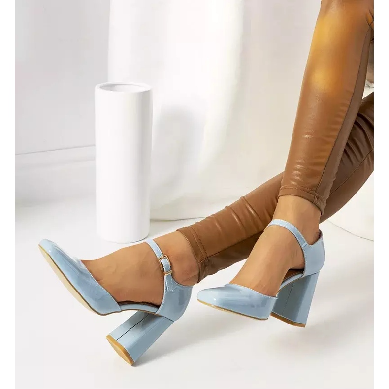 Bombas azuis no poste Clement azul 1 Bombas azuis no poste Clement azul 1