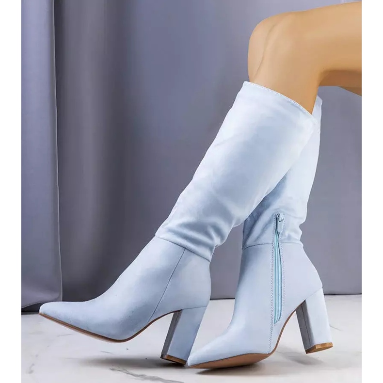 BM Botas azuis e isoladas no poste Narcis azul 2