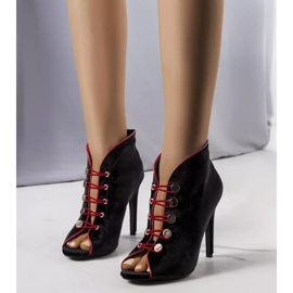 BM Sapatos pretos com parte superior da Nilsi 1