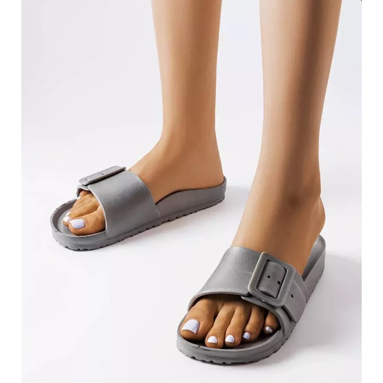 Sliders de borracha cinza com fivela da Nelm 1