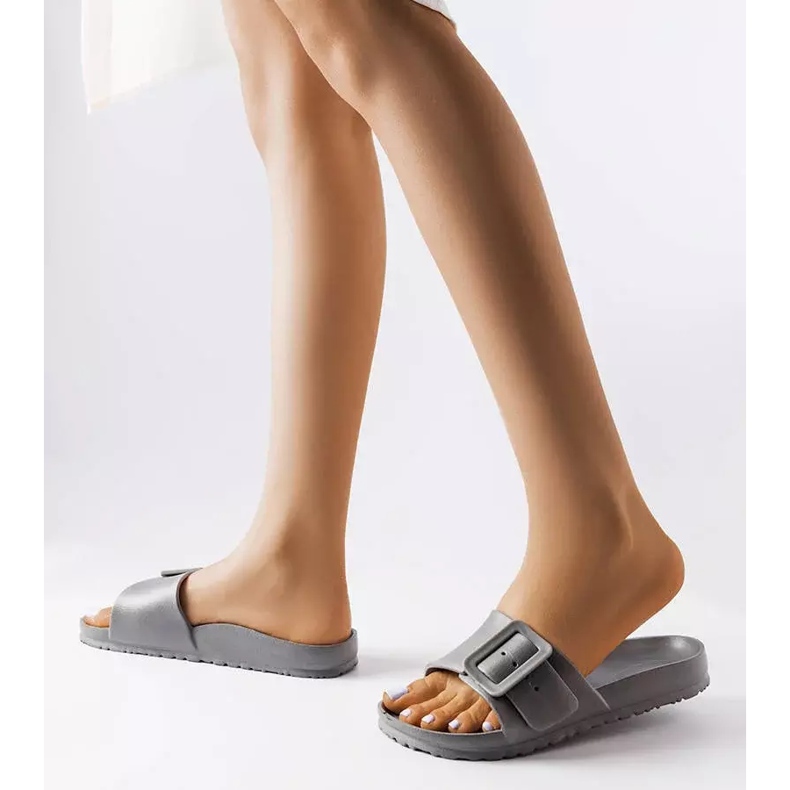 Sliders de borracha cinza com fivela da Nelm 2