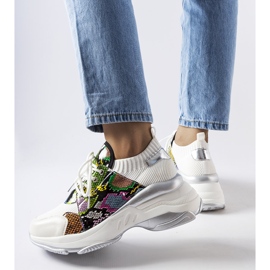 Tênis branco com detalhes em animais da Filiberto 1