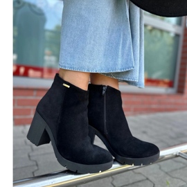 Olivier Botas isoladas de camurça femininas Riva em um poste preto 2
