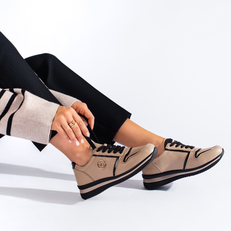 Tênis de couro bege Shelovet 1