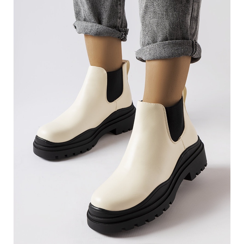 Botins bege em plataforma preta da Marinone 1