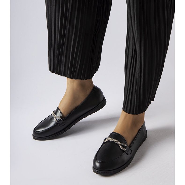 Mocassins pretos com strass da Paola 1