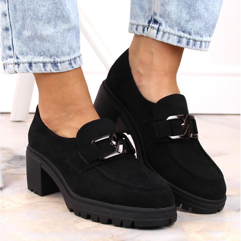 Salto alto em camurça preta com corrente Vinceza 10921 preto 1