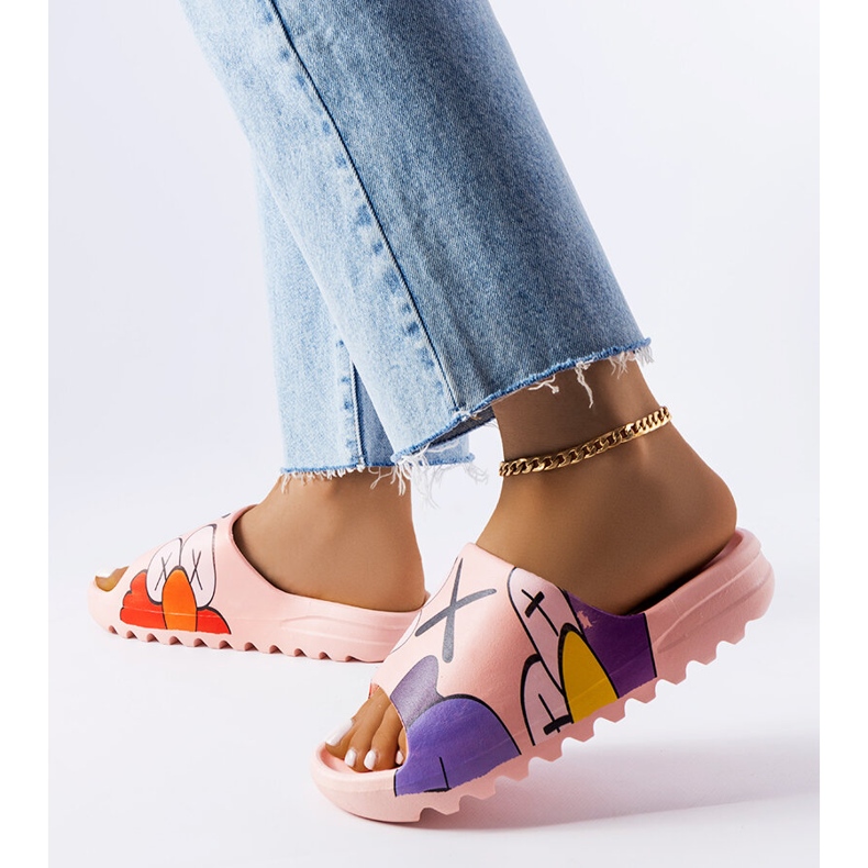 Chinelos rosa com banda de rodagem e estampas Lindale 2