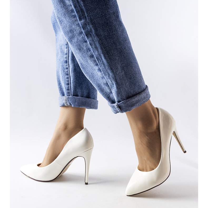 Salto agulha Marcos branco envernizado 1