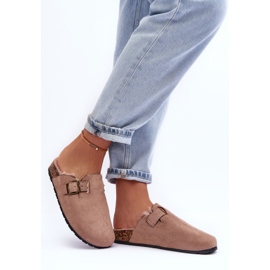 Chinelos femininos bege de camurça com pele Haidamia 2 Chinelos femininos bege de camurça com pele Haidamia 2