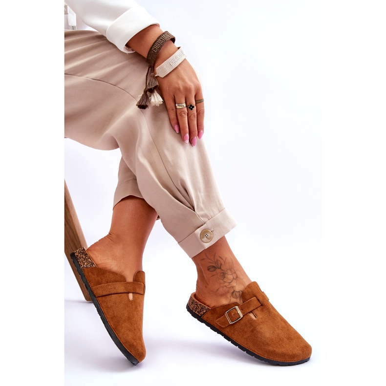 Chinelos de camurça em plataforma de cortiça camelo marrom 2