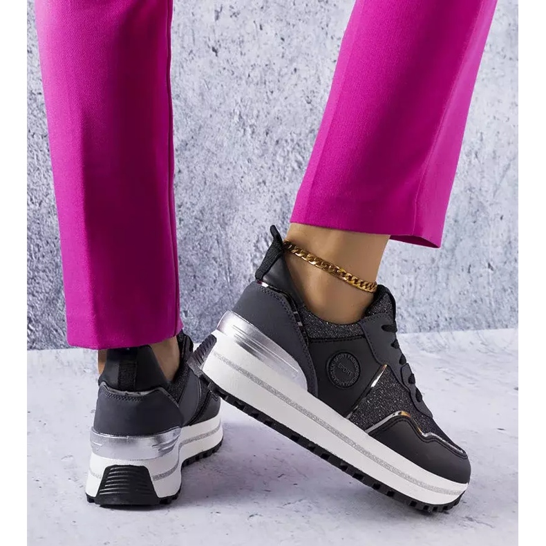 Tênis preto com apliques de glitter Léves 1