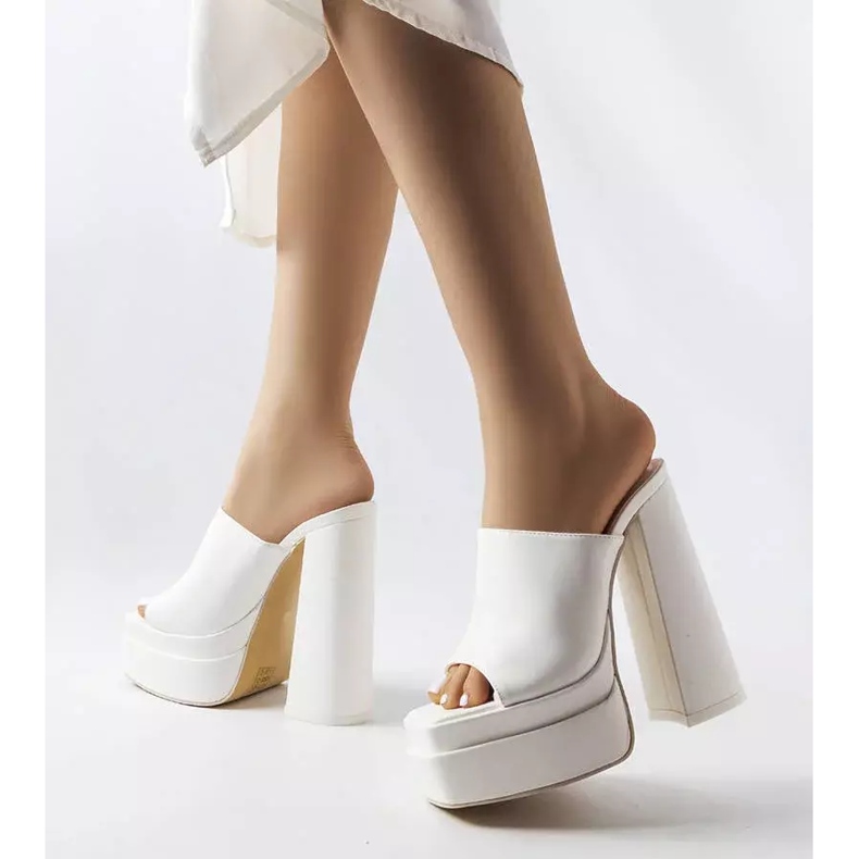 BM Mercure Sandália branca de salto alto branco 1