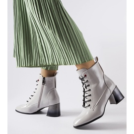 Inna Botins com isolamento cinza da Vinceza 1