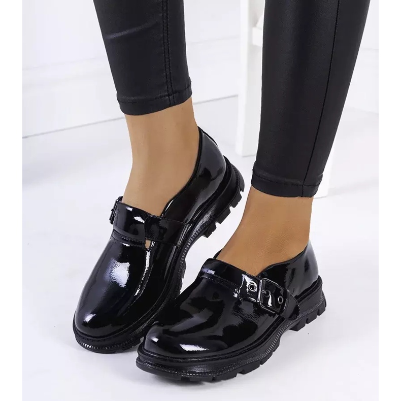 BM Sapatos lacados a preto com fivela Ancel 1