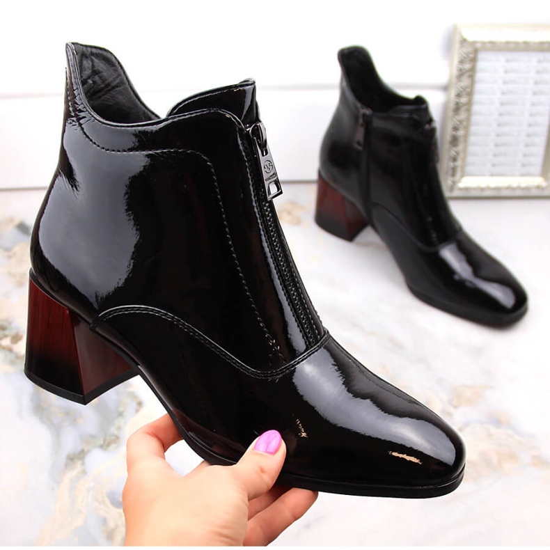 Botas femininas de couro envernizado de salto alto com zíper, pretas Vinceza 58120 preto 1