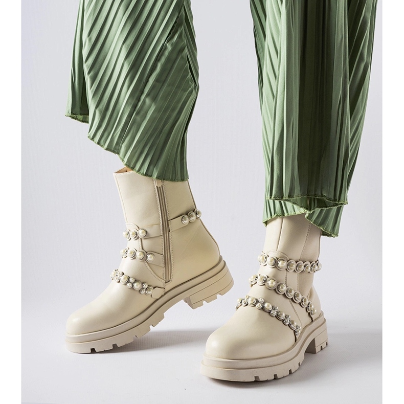 Botins bege decorados com pérolas Callicratide 1 Botins bege decorados com pérolas Callicratide 1