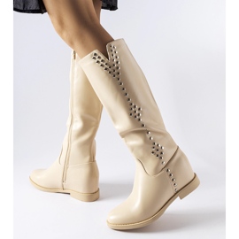 Botas de cunha bege decoradas com botões Vito 1