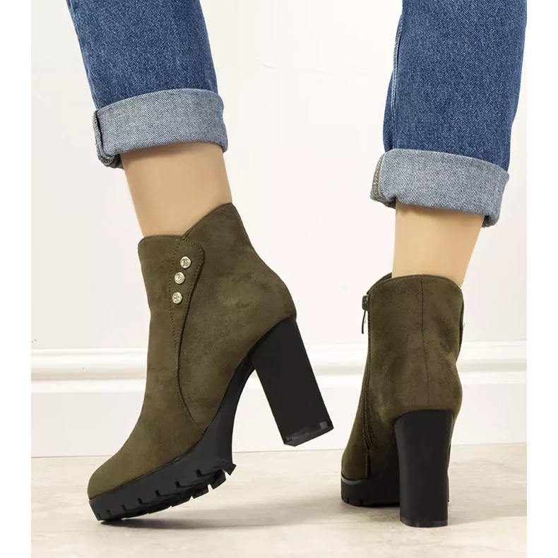 Botas verdes camurça Castaneda no poste 2