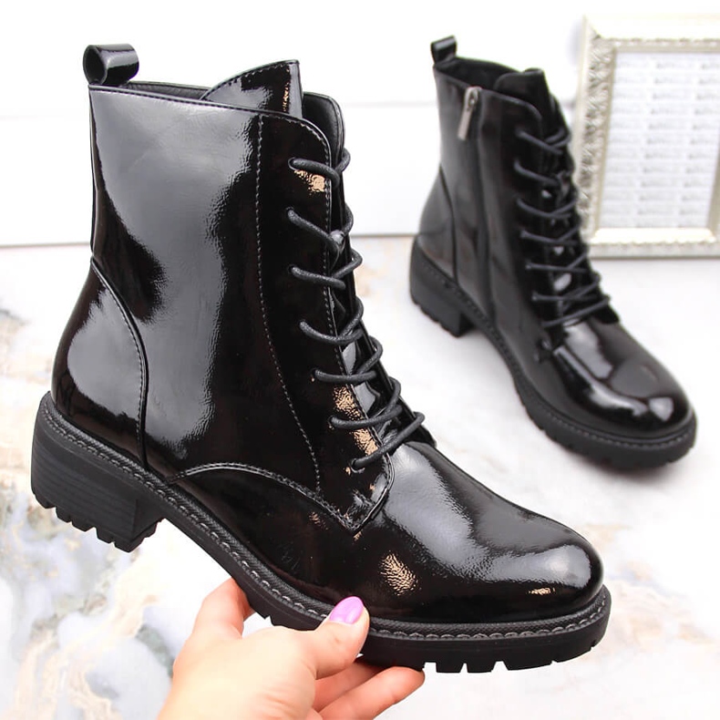 Botas femininas com isolamento de couro envernizado, pretas Vinceza 10662 preto 1