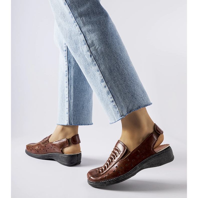 Sandálias marrons vazadas da Glafi castanho 1