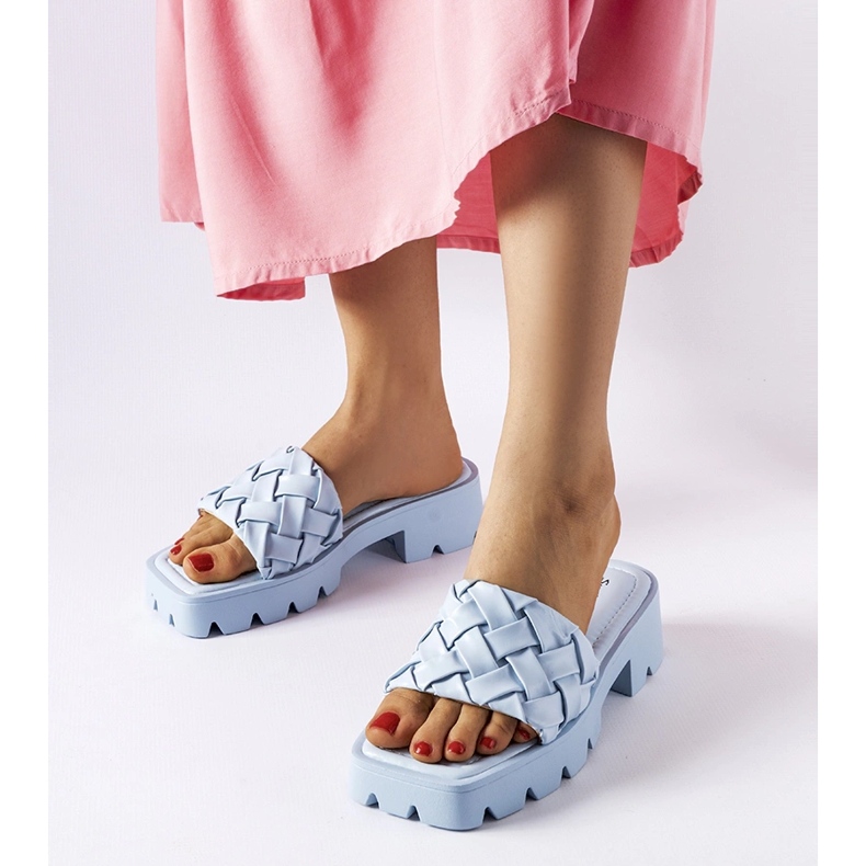 Chinelos azuis com sola de trator Lora azul 1