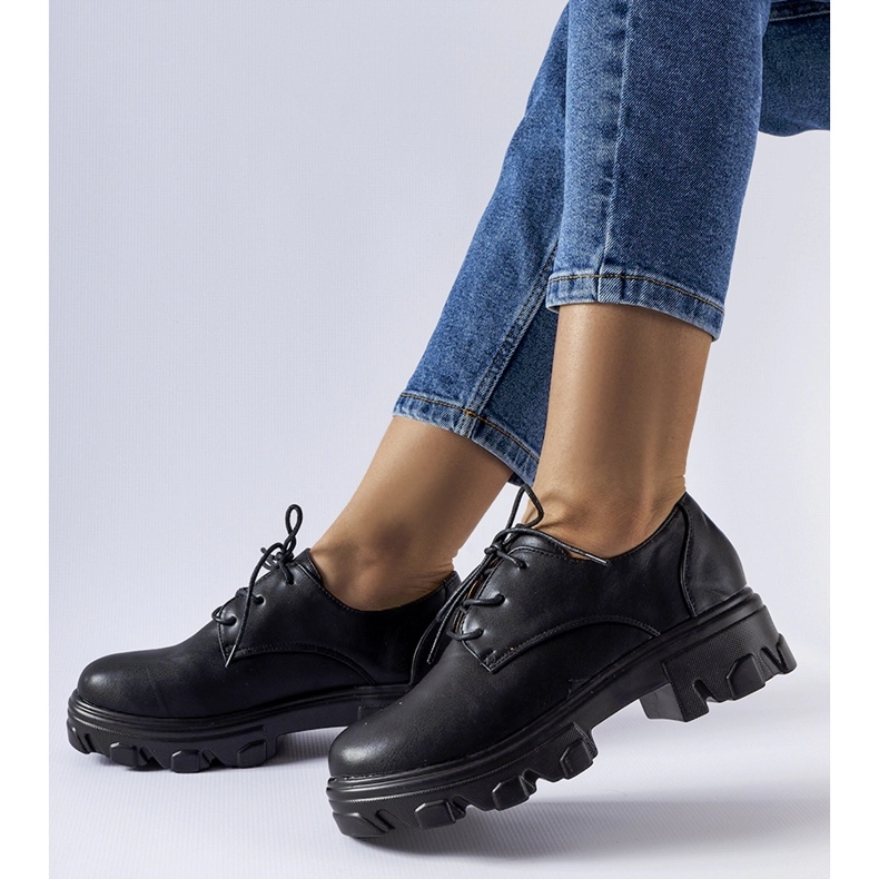 Sapatos Kelly pretos 1