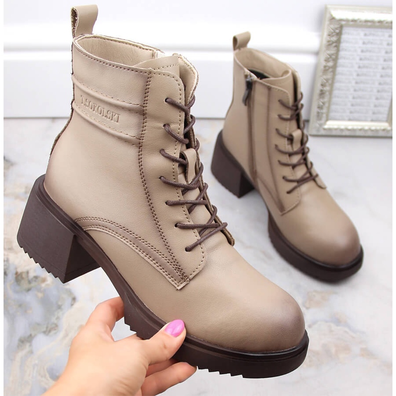 Botins femininos de couro com salto alto e plataforma T.Sokolski Z23-44 bege 1