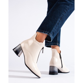 Botins creme envernizados com zíper Vinceza bege 1 Botins creme envernizados com zíper Vinceza bege 1
