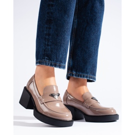 Sapatos femininos Shelovet bege lacados 1