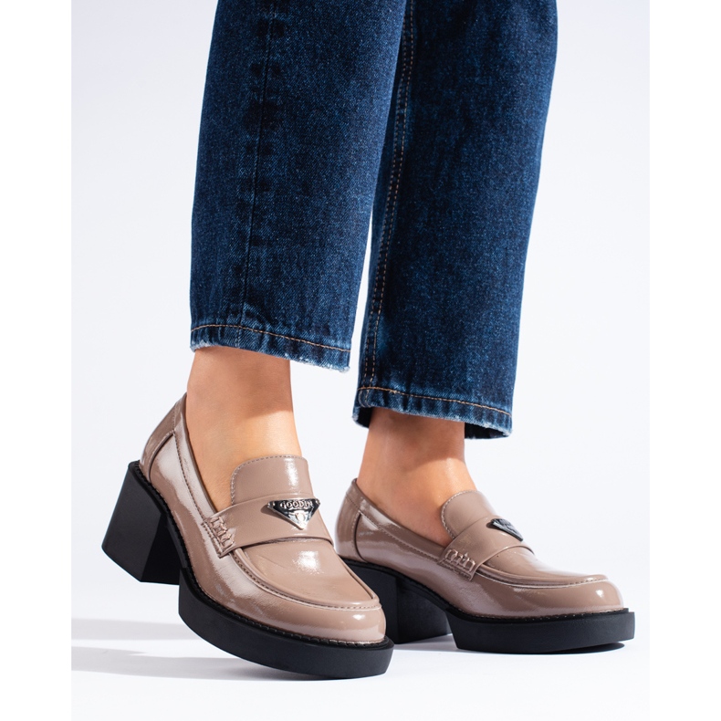 Sapatos femininos Shelovet bege lacados 1