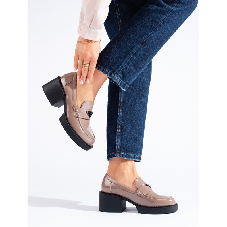 Sapatos femininos Shelovet bege lacados 2