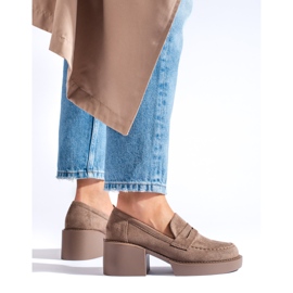 Sapatos femininos de camurça bege da Shelovet 2