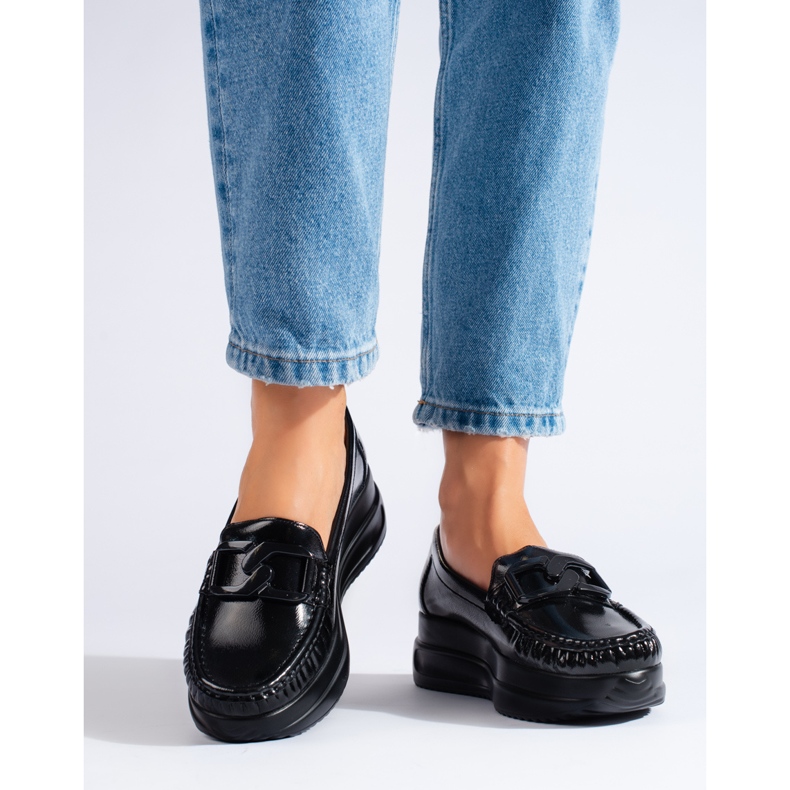 Mocassins femininos pretos envernizados com fivela Shelovet 1