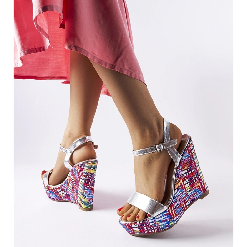 Sandálias de cunha decoradas com fairmont prata 1