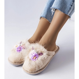 Chinelos femininos bege da Moly 1