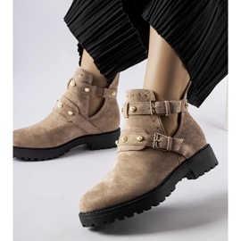 Botins decorativos bege com recortes da Provolo 1
