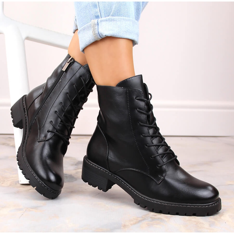 Botas femininas Vinceza pretas com detalhes preto 1
