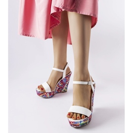 Sandálias de cunha decoradas fairmont brancas branco 1