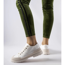 Tênis de tecido branco da Nassar 1