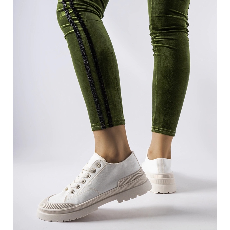 Tênis de tecido branco da Nassar 1