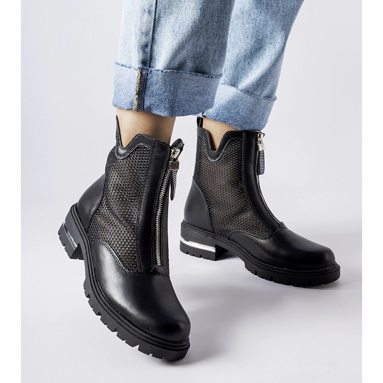 Botins Cavour pretos com aberturas 1