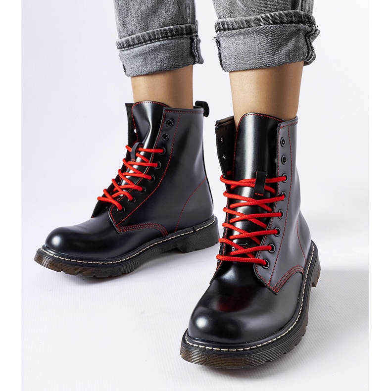 Inna Botas pretas decoradas com fio Rocco vermelho preto 1