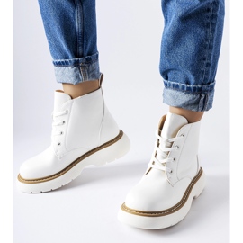 Sapatos de trabalhadores brancos em uma plataforma Sacco grossa 1