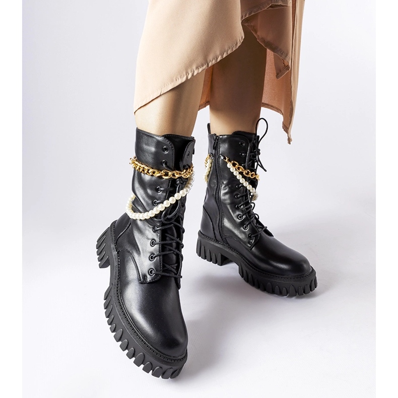 Botas pretas com pérolas e corrente Mira preto 1
